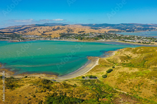 ニュージーランドのウェリントンの草原をドローンで撮影した写真 Scenery of sightseeing in Auckland, New Zealand. © Hello UG