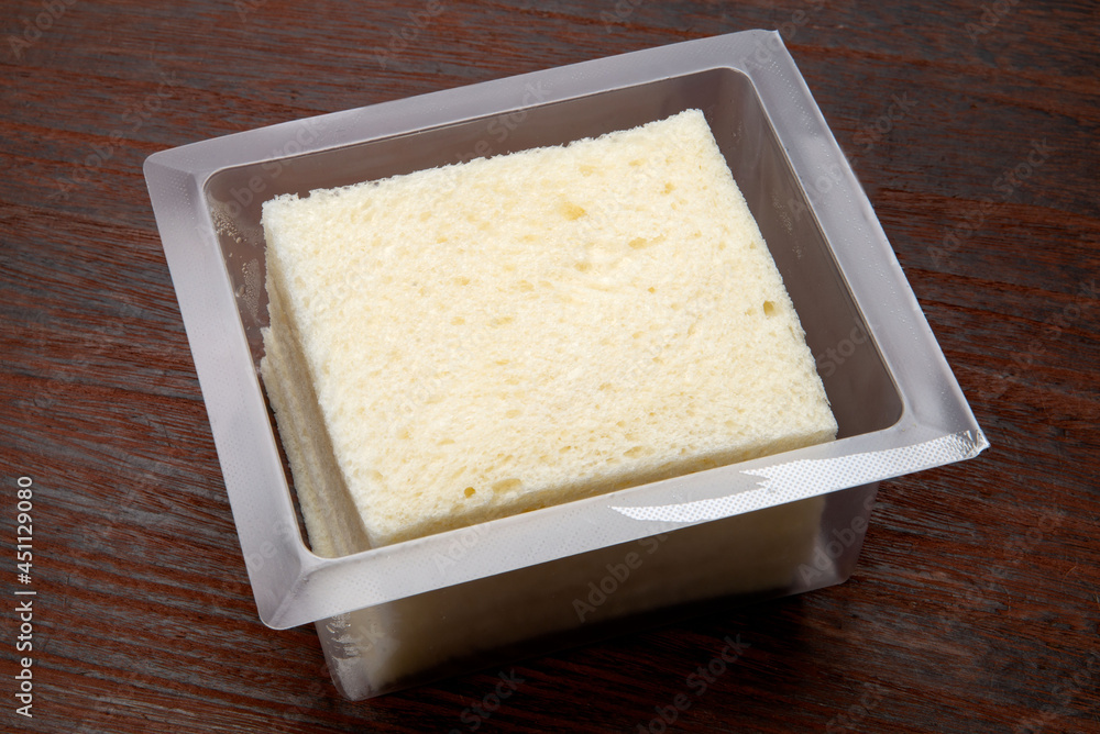 サンドウィッチ用の薄切り食パン