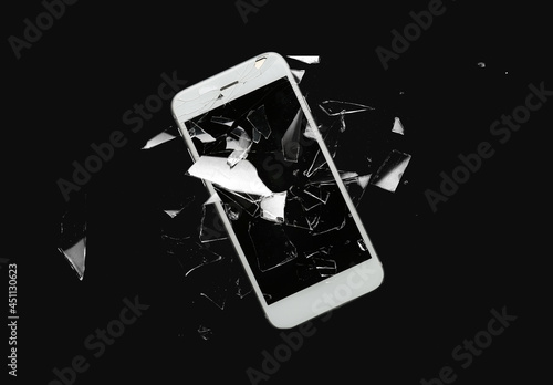 Canvastavla Mobile phone with cracked glass screen on dark background