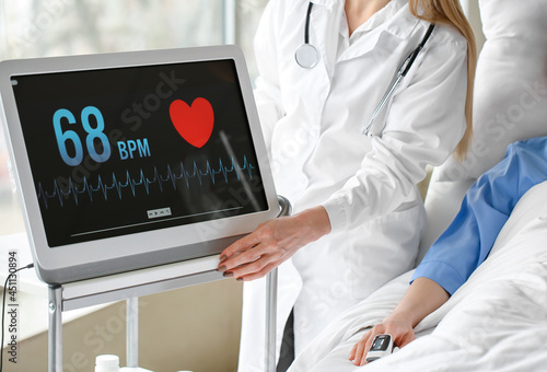 Female doctor with heart ra...