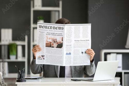 Young businessman reading n...