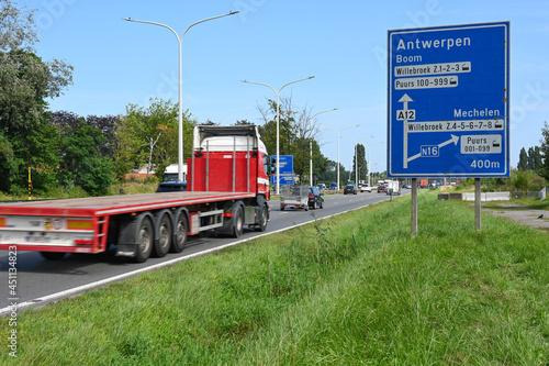 route autoroute circulation Belgique A12 environnement camion Port Anvers Antwerp Antwerppen