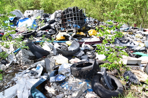 dzikie wysypisko śmieci, katastrofa ekologiczna, photo