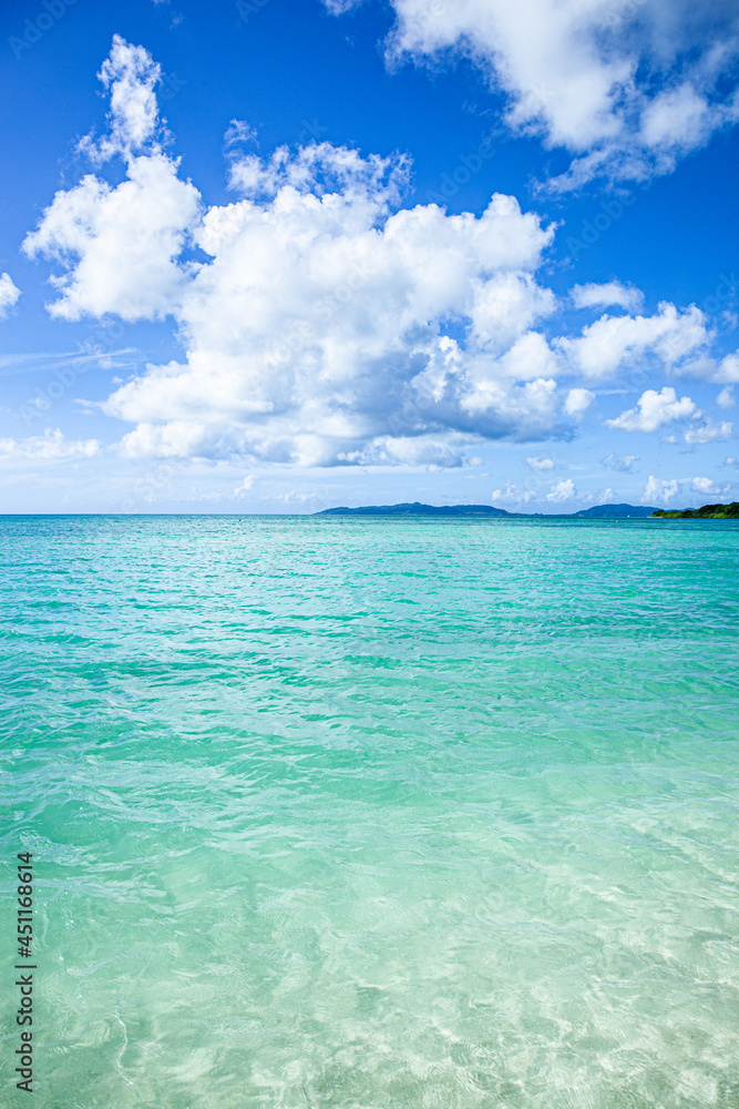 Obraz premium 沖縄の綺麗なビーチ