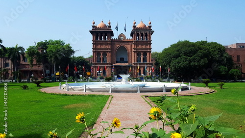 Tablou pe pânză Town Hall, Lahore, Pakistan - 14 August, 2021: Originally built as Victoria Jubilee Town Hall dedicated to the joyful memory of the 50th year of the reign of Queen Victoria in year February 1887
