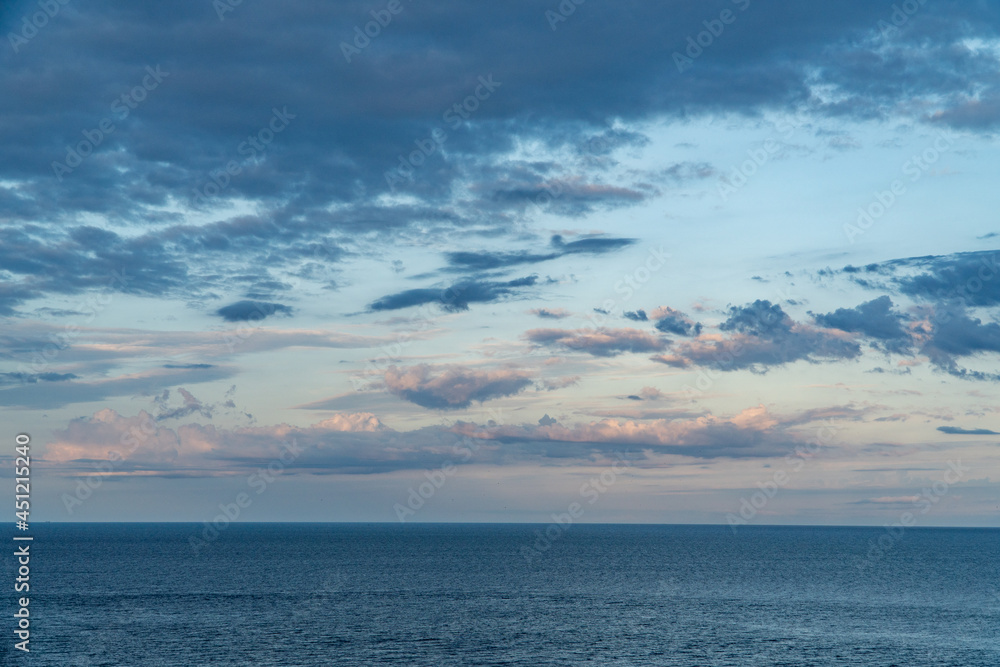 Fototapeta premium 朝の空と海