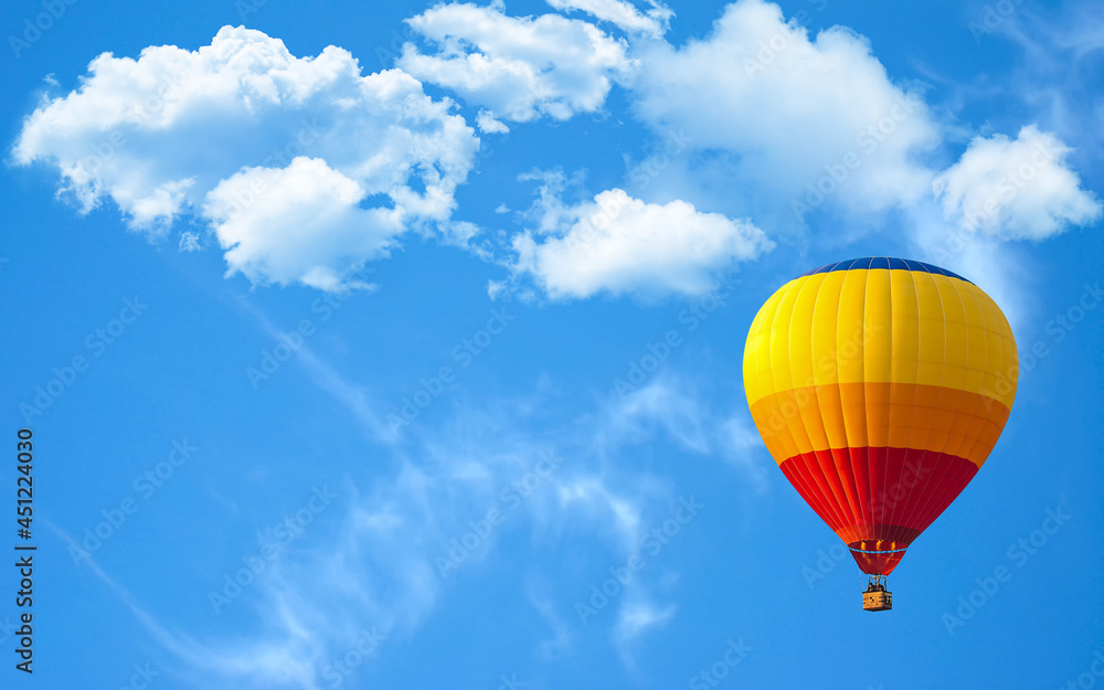 Naklejka premium Beautiful hot air balloon flying against blue sky and white clouds