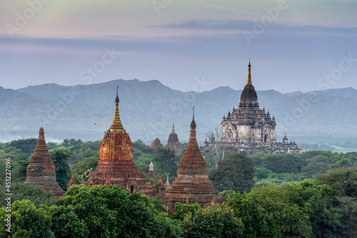 Myanmar (ex Birmanie). Bagan, Mandalay region. The historic plain of Bagan with Ananda temple in the background