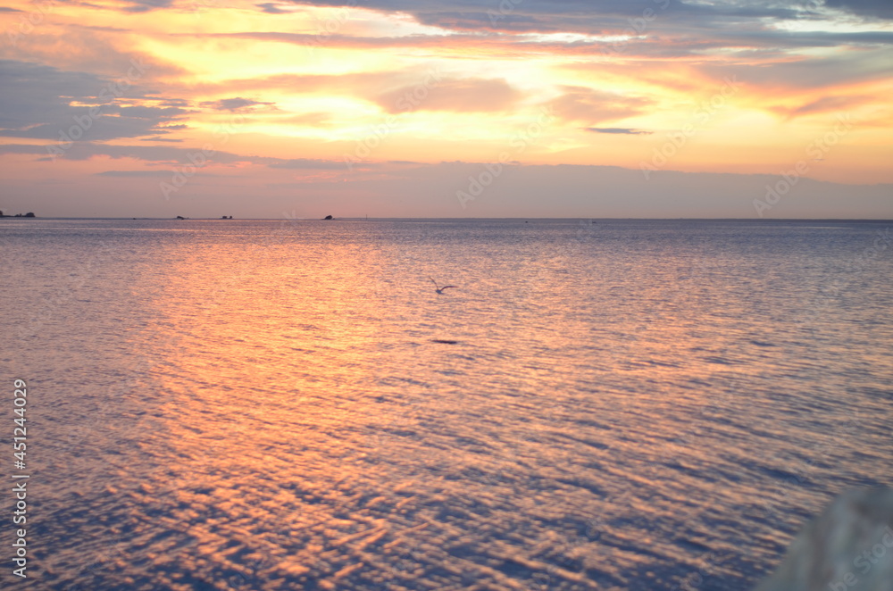 Obraz premium sunset over the sea
