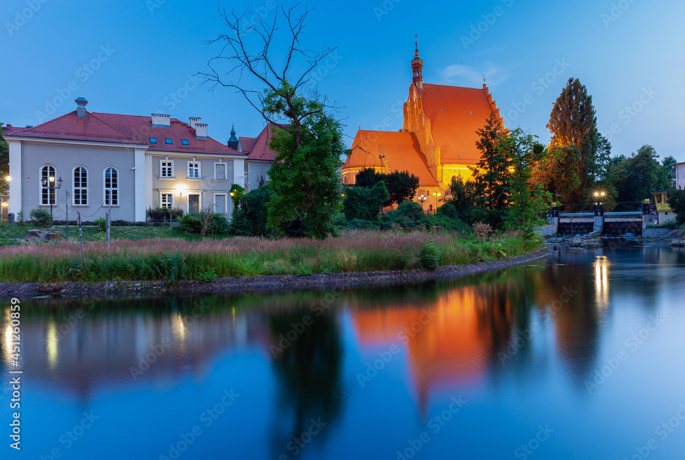 Bydgoszcz. City embankment along the river at sunrise
