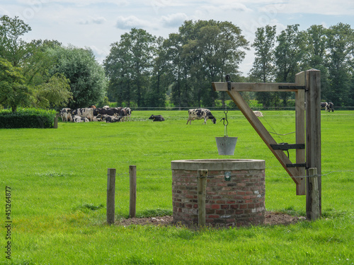Wiesen und Felder bei Winterwijk in den Niederlanden photo
