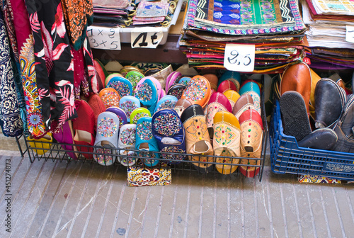 Valokuva souveniir shops in the city of granada .
