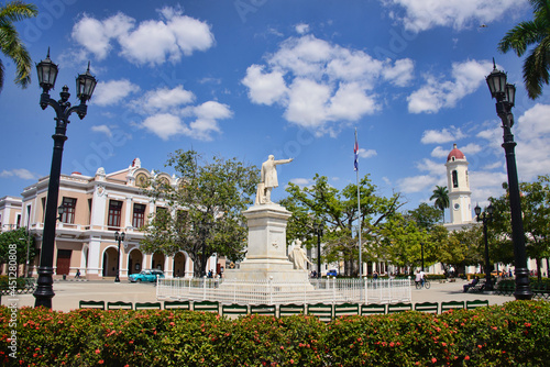 Statue, Cienfuegos, Cuba © raquelm.