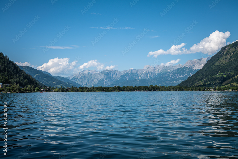 Blick auf einen See mit Berg Panorama