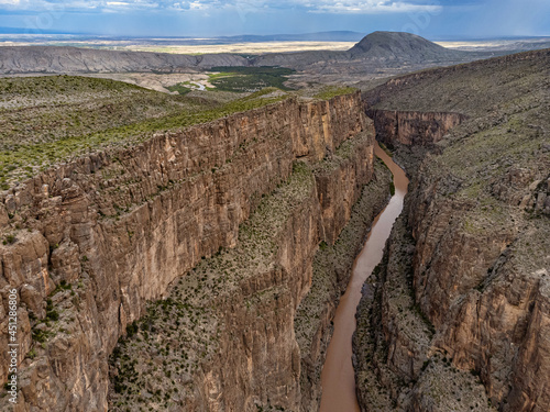 Cañon del Pegüis y Rio Conchos en el estado de Chihuahua, Mexico, vista aerea