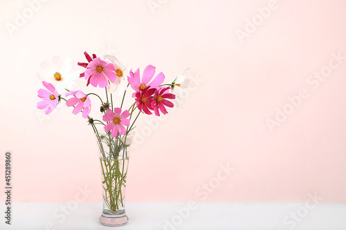 Daisy flowers in a vase, Abstract floral arrangement, spring or autumn background with place for text, minimal holiday concept, still life, postcard.  © Светлана Балынь