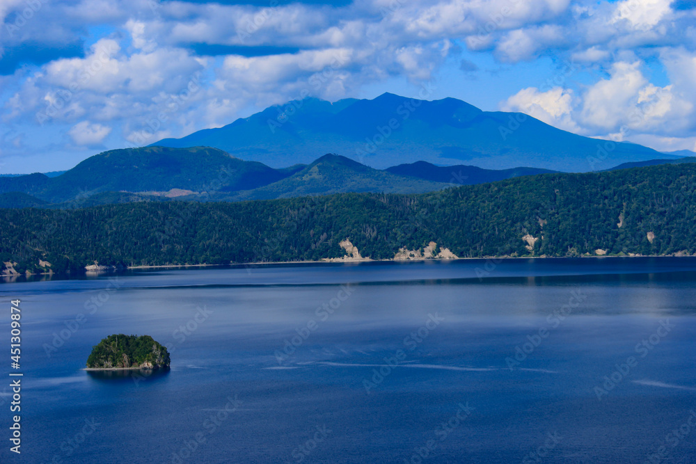 北海道の夏　摩周湖と斜里岳遠景