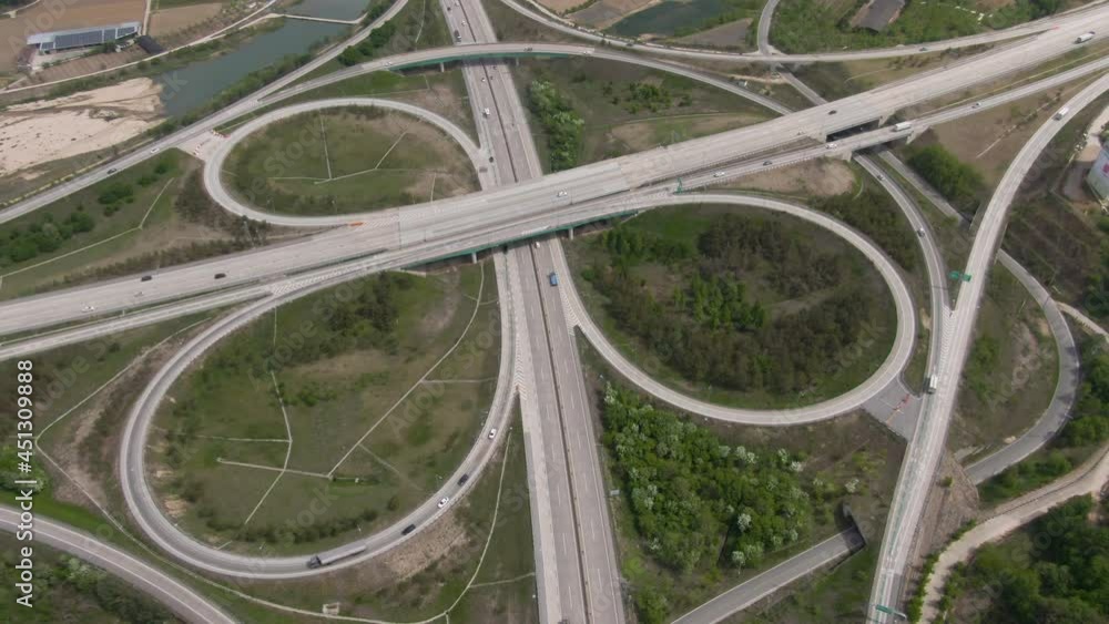 Aerial view on highway junction, Traffic of highways, Highway interchange. Sangju, South Korea. May, 2021.
고속도로 분기점. Aerial view on highway junction, Traffic of highways, Highway interchange. Sangju, South Korea. May, 2021.
고속도로 분기점.