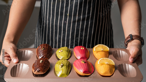 Fotografía French traditional madeleine biscuits with 4 type of madeleines, Food concept background