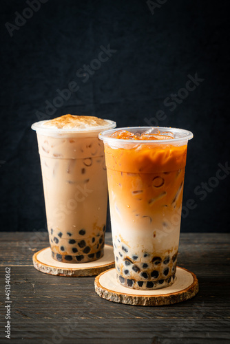 Fotografie Taiwan milk tea and Thai milk tea with bubbles