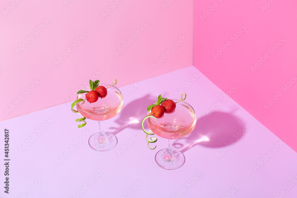 Glasses of tasty cosmopolitan cocktail on color background - obrazy, fototapety, plakaty 
