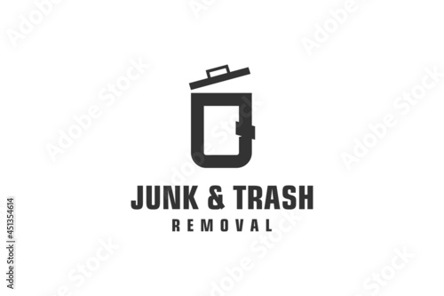 Letter Q for junk removal logo design, environmentally friendly garbage disposal service, simple minimalist design icon.