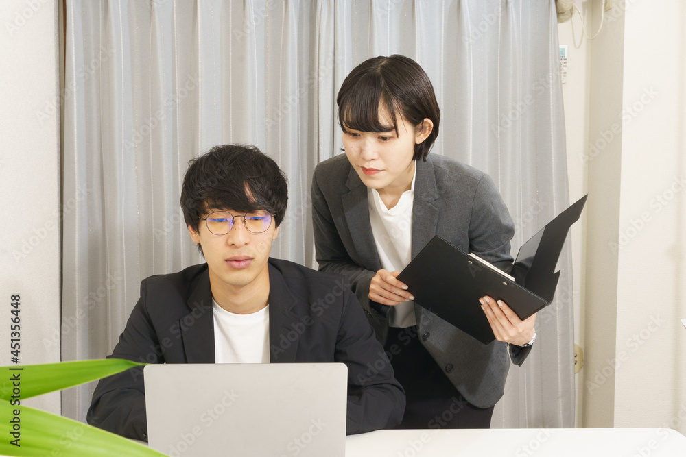 オフィス・男性・女性 オフィス・男性・女性