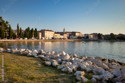 Obraz na płótnie Adriatic Sea resort. city beaches, vegetation and buildings. Seascape with a stone shore. w salonie