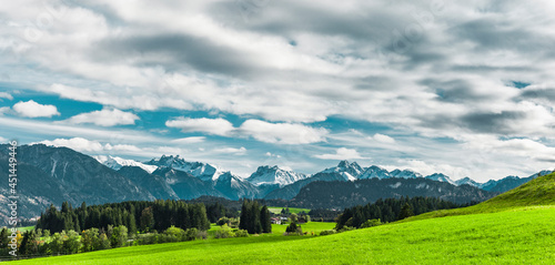 Blick auf Fischen im Allgäu und die Allgäuer Hochalpen