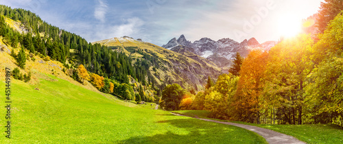 Einödsbach bei Obersdorf mit Blick auf die Allgäuer Hochalpen