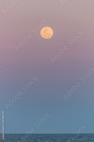 Tableau sur toile moonrise at Copacabana Beach in Rio de Janeiro Brazil.