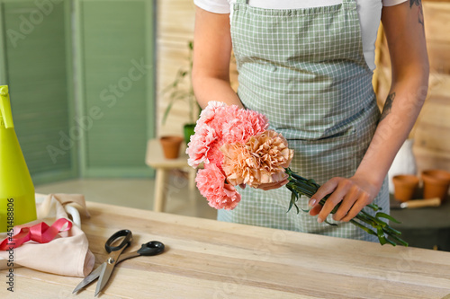 Female florist with carnati...