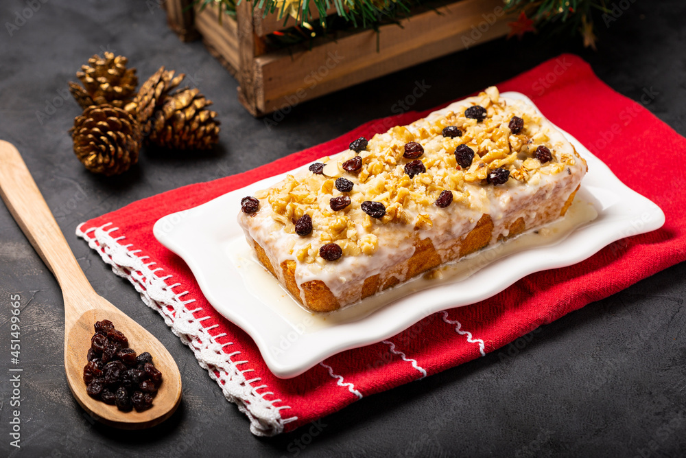 English cake topped with fondant, raisins and walnuts. English cake topped with fondant, raisins and walnuts.