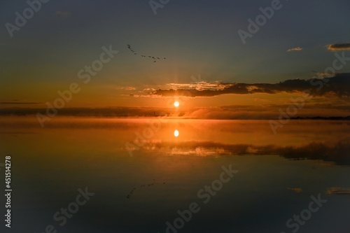 ウトナイ湖の静かな夜明けの情景＠北海道