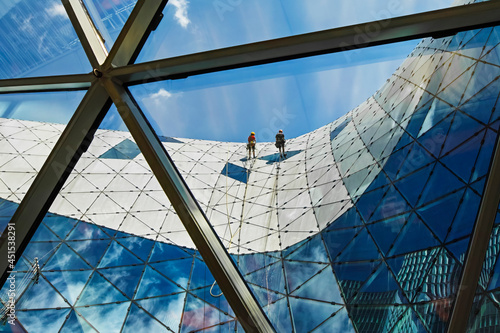 building cleaner climbs on the skyscraper
