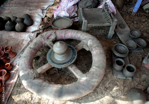 The potter's accessories to make earthen pots.