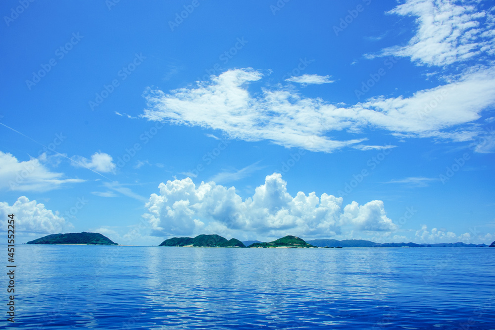A superb view created by the sea and mountains. A superb view created by the sea and mountains.