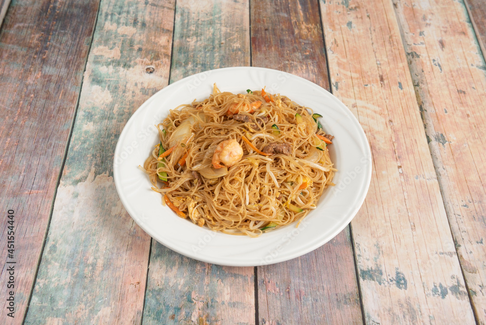 Chinese rice noodles with prawns and vegetables sautéed in the wok. Bean sprouts and beef sautéed with soy sauce Chinese rice noodles with prawns and vegetables sautéed in the wok. Bean sprouts and beef sautéed with soy sauce