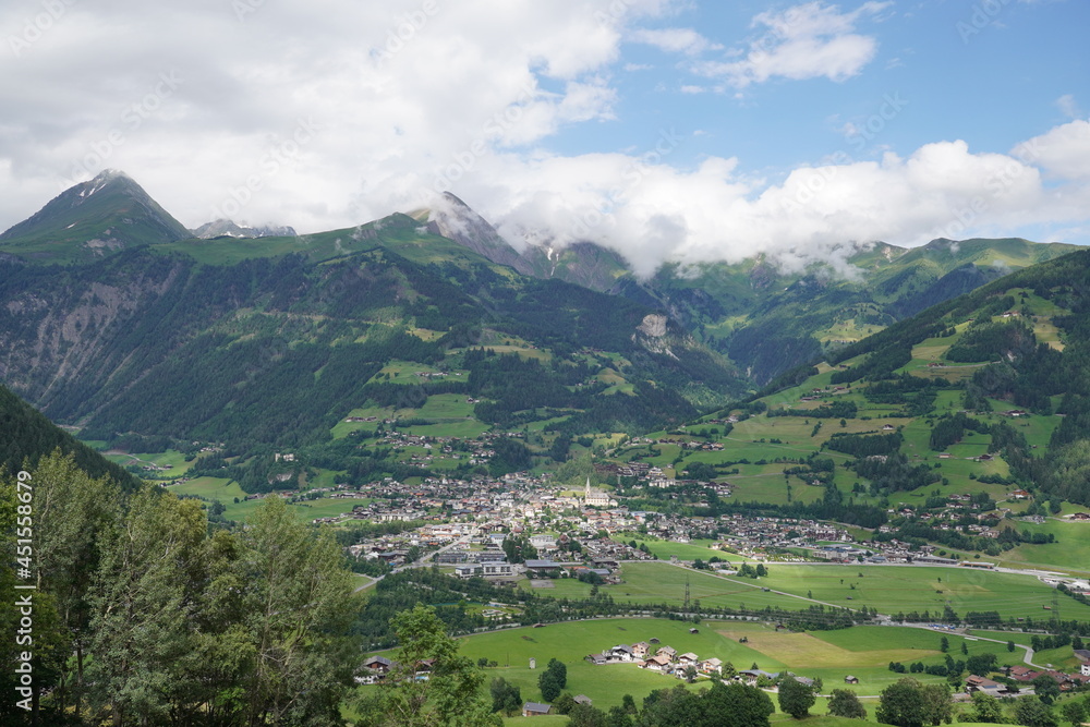 Wanderung auf den Zunig: Blick auf Matrei in Osttirol