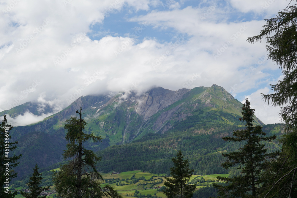 Obraz premium Wanderung auf den Zunig bei Matrei in Osttirol