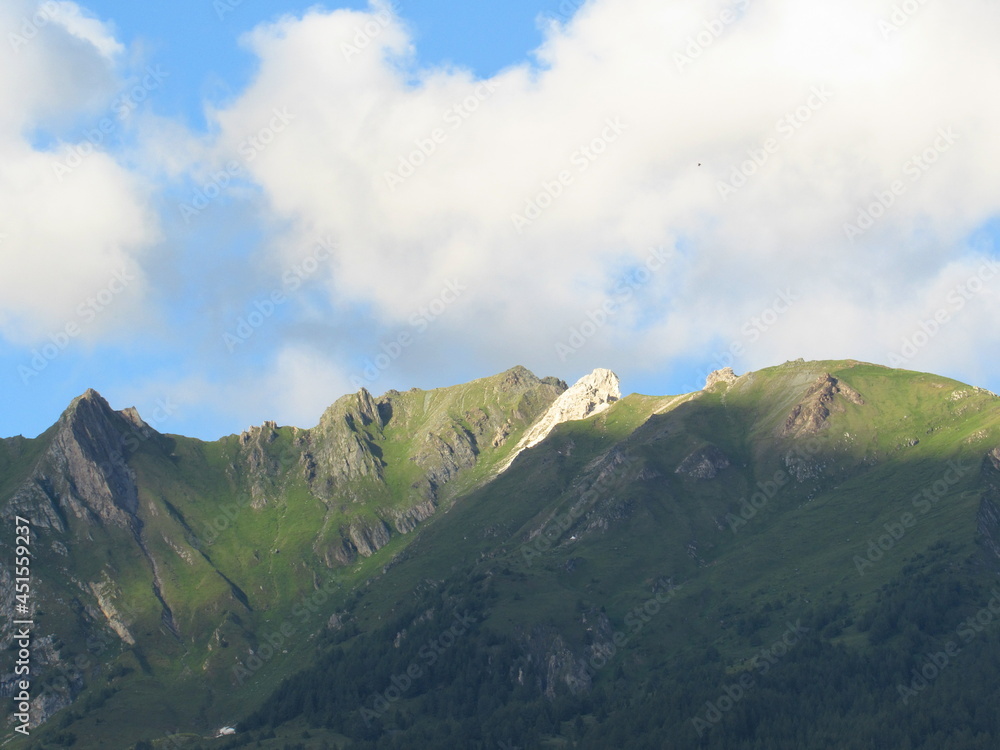 Fototapeta premium Abendliche Bergblicke bei Matrei: Weißer Knopf
