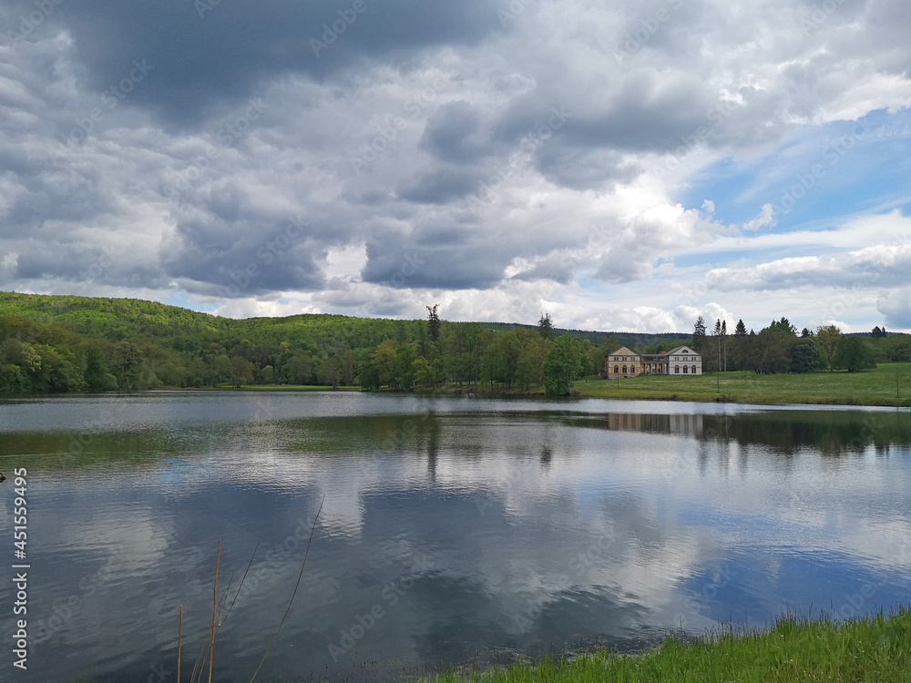 Am Wilhelmsthaler See mit Blick auf das Wilhelmsthaler Schloss Am Wilhelmsthaler See mit Blick auf das Wilhelmsthaler Schloss