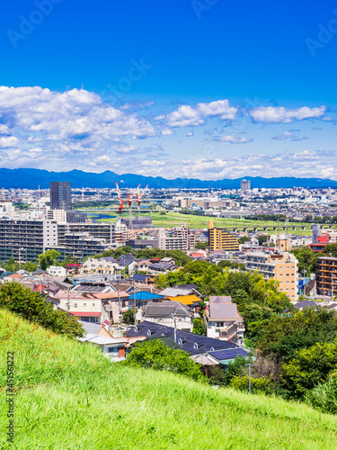 青空が広がる郊外の住宅地 東京