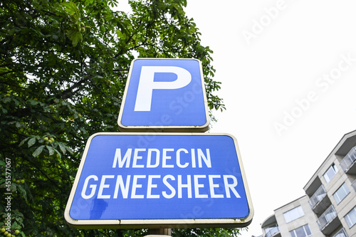 medecin sante health parking mobilite stationnement parking circulation urgence photo