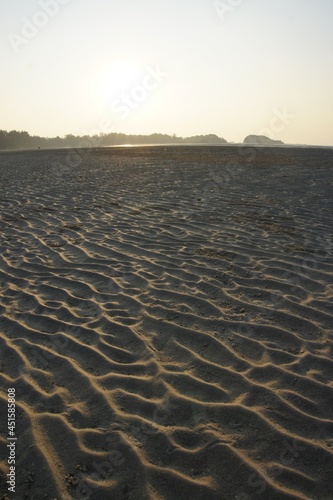 Obraz na płótnie Sonnenuntergang am Meer bei Ebbe in Thailand w salonie