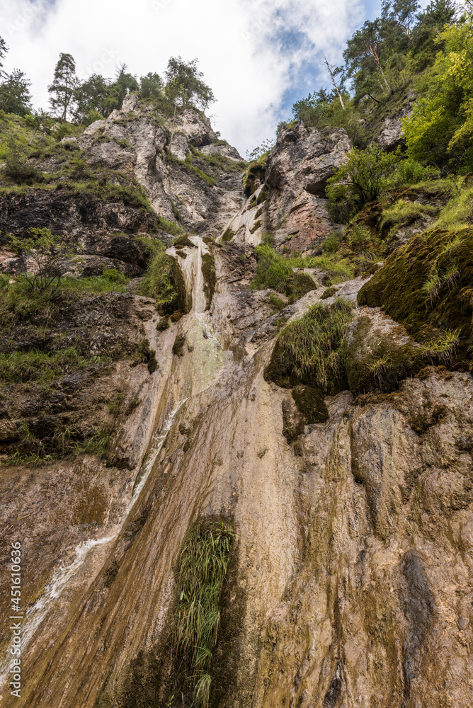 Wasserfall in der Almbachklamm, in Oberbayern