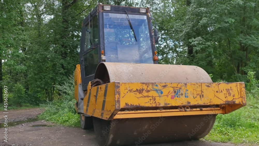 The special equipment is heavy. Soil vibratory roller. The special equipment is heavy. Soil vibratory roller.