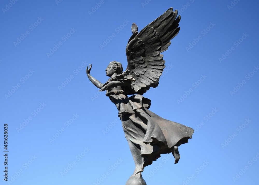 Fototapeta premium Ángel de la ciudad