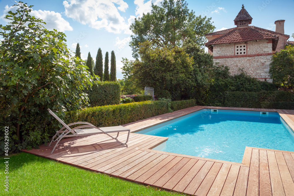 PISCINE DANS LE SUD OUEST DE LA FRANCE