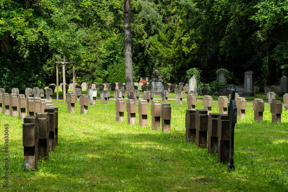 Naklejka premium Gräberfeld auf dem Waldfriedhof in Stuttgat
